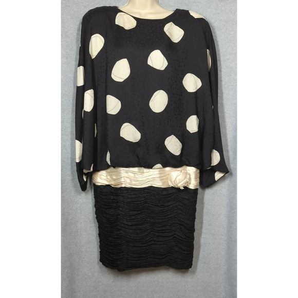 Vintage Saint ROMEI 100% Silk Dress 16 Black White Wing Sleeves Hong Kong Artsy - Picture 7 of 16